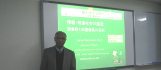 Dr. Ismail Abdullahi give a talk at the open seminar